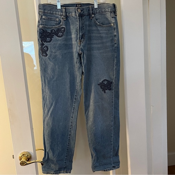 GAP Denim - GAP size 28 Women’s Blue Jeans with Floral Designs. Rare Find.